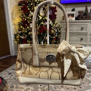 Elegant Tan Shoulder Bag with Bow Accent
